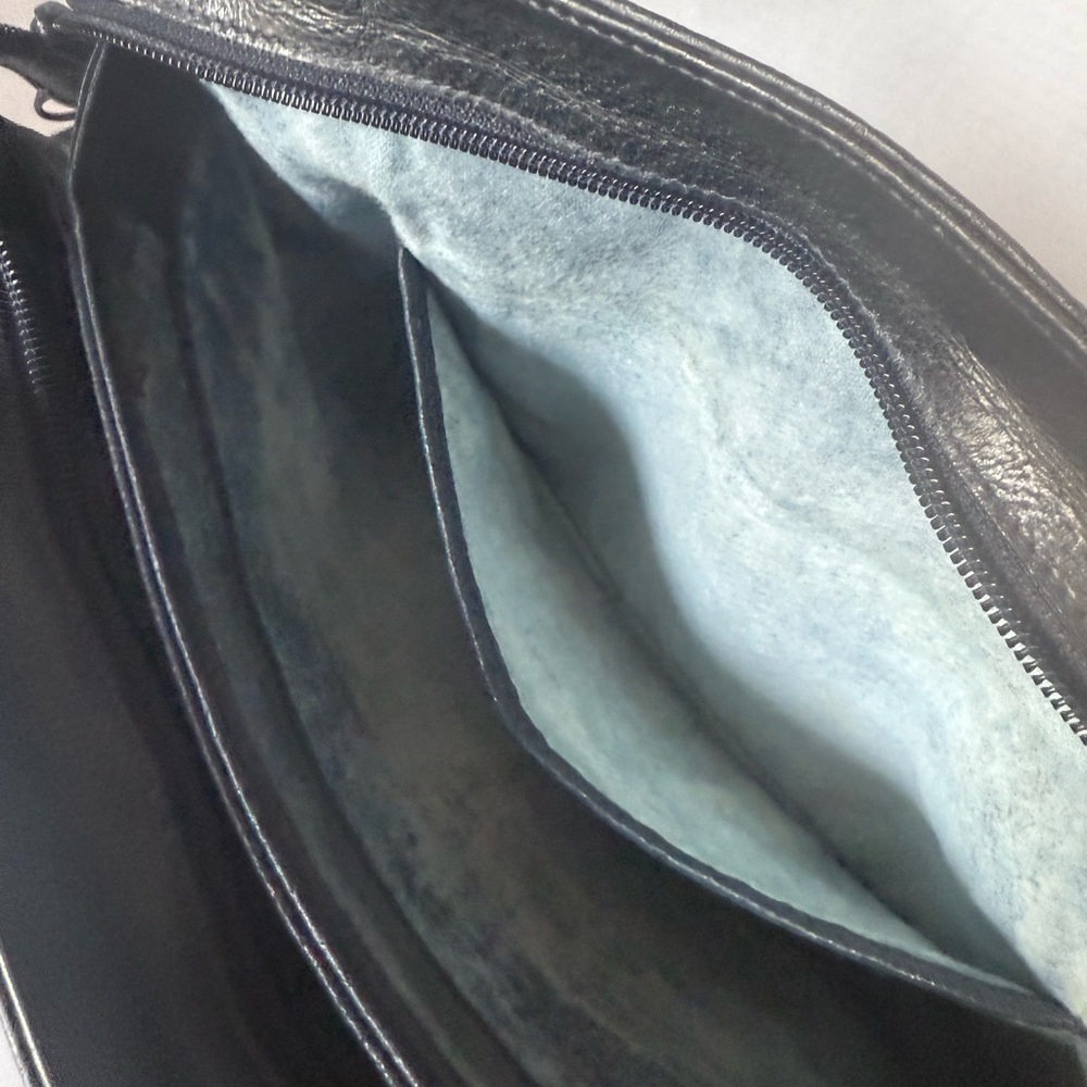 Authentic Gucci Bag. - Picture 12 of 16